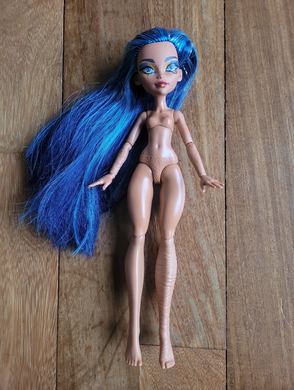 Cleo Denile Monster High Doll - Picture 2 of 3